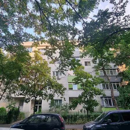 Apartment Aviatiei Near Caramfil Street