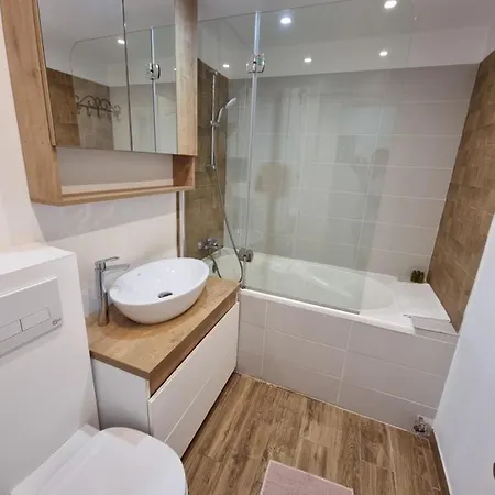 Aviatiei Near Caramfil Street Bucureşti